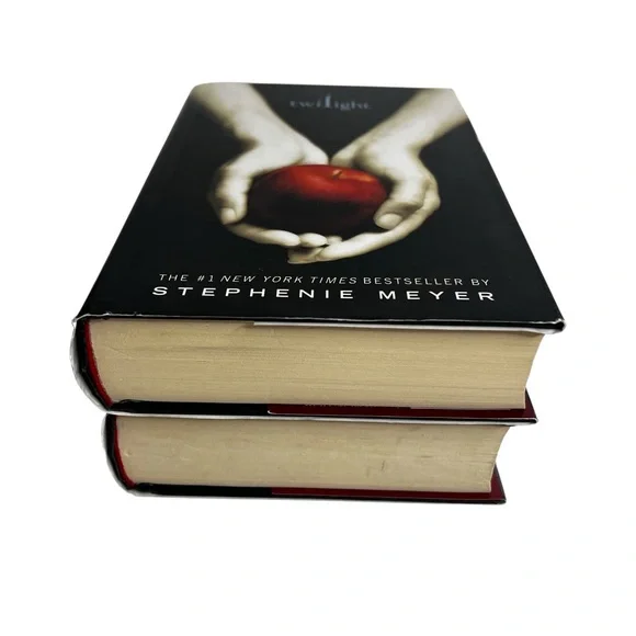 Stephanie Meyer Books Lot/2 “Twilight” & “New Moon” Fantasy/Horror/Romance - Picture 4 of 7